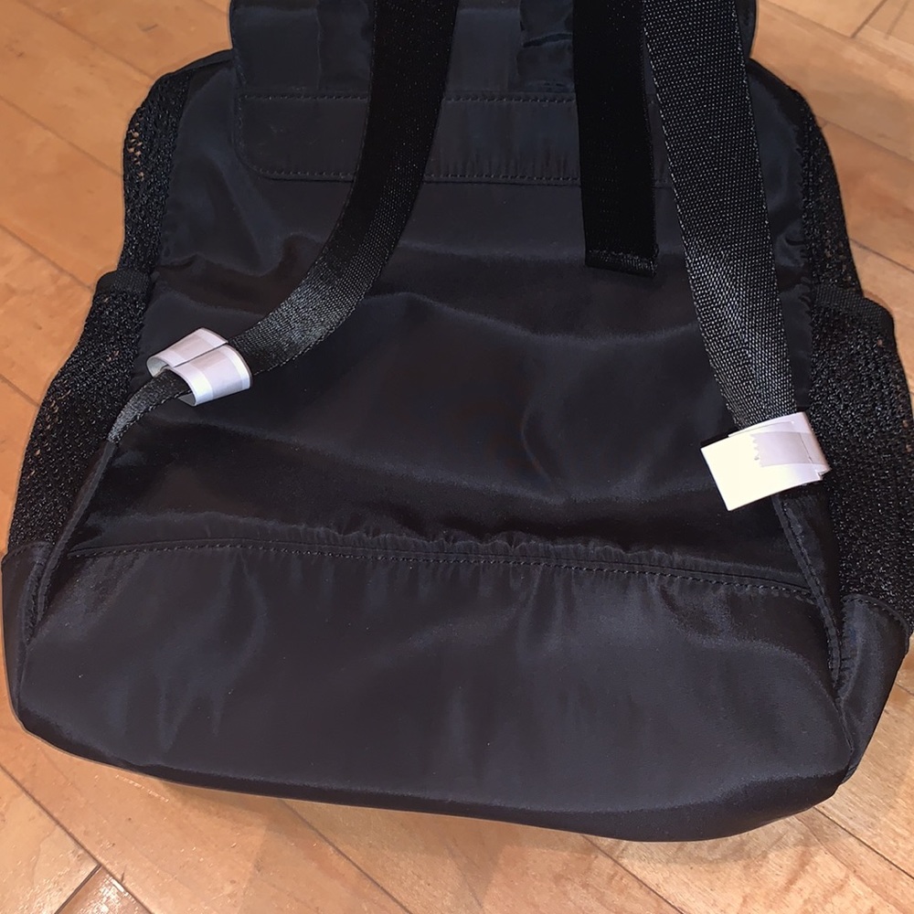 🎒NWT - F21 netted mini backpack - Picture 8 of 9
